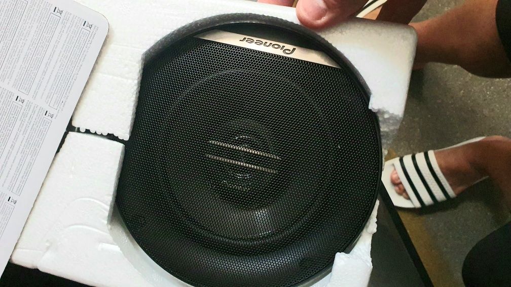 Colunas de som carro