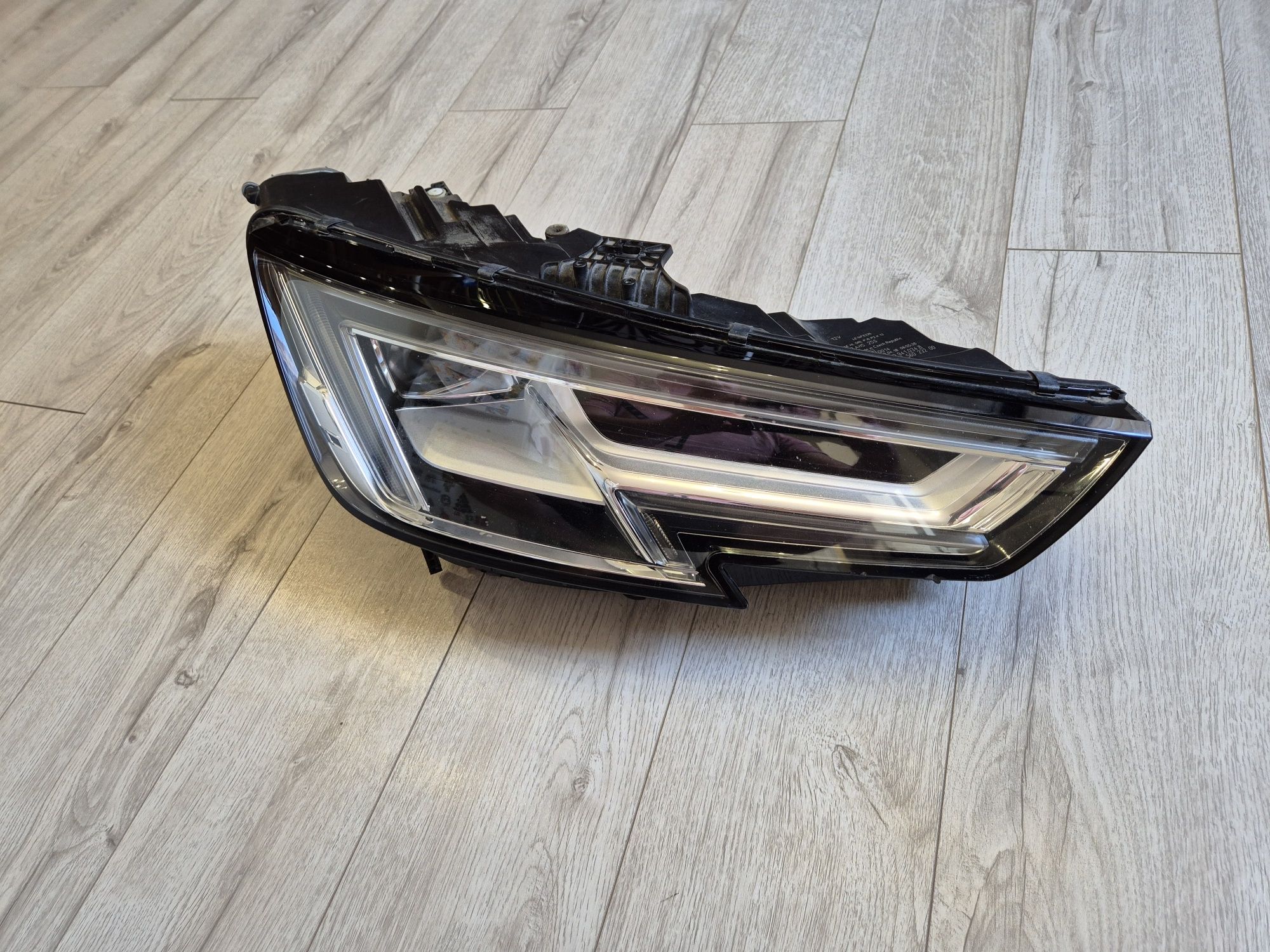 Фара права Audi A4 B9 2016-2019 USA