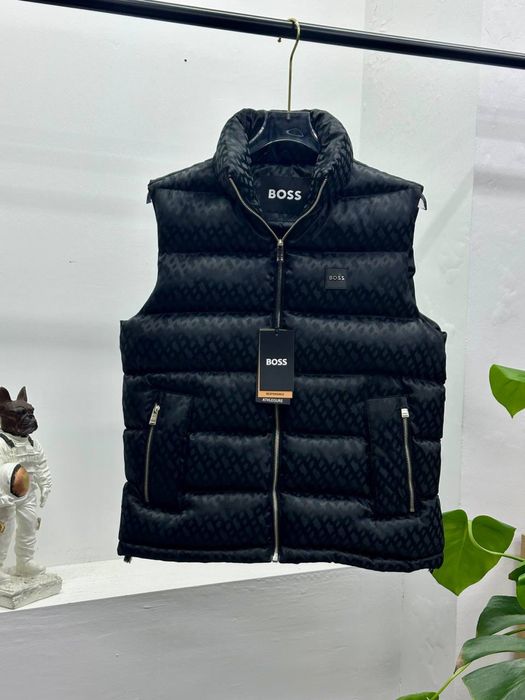 Топова жилетка Hugo Boss Monogram