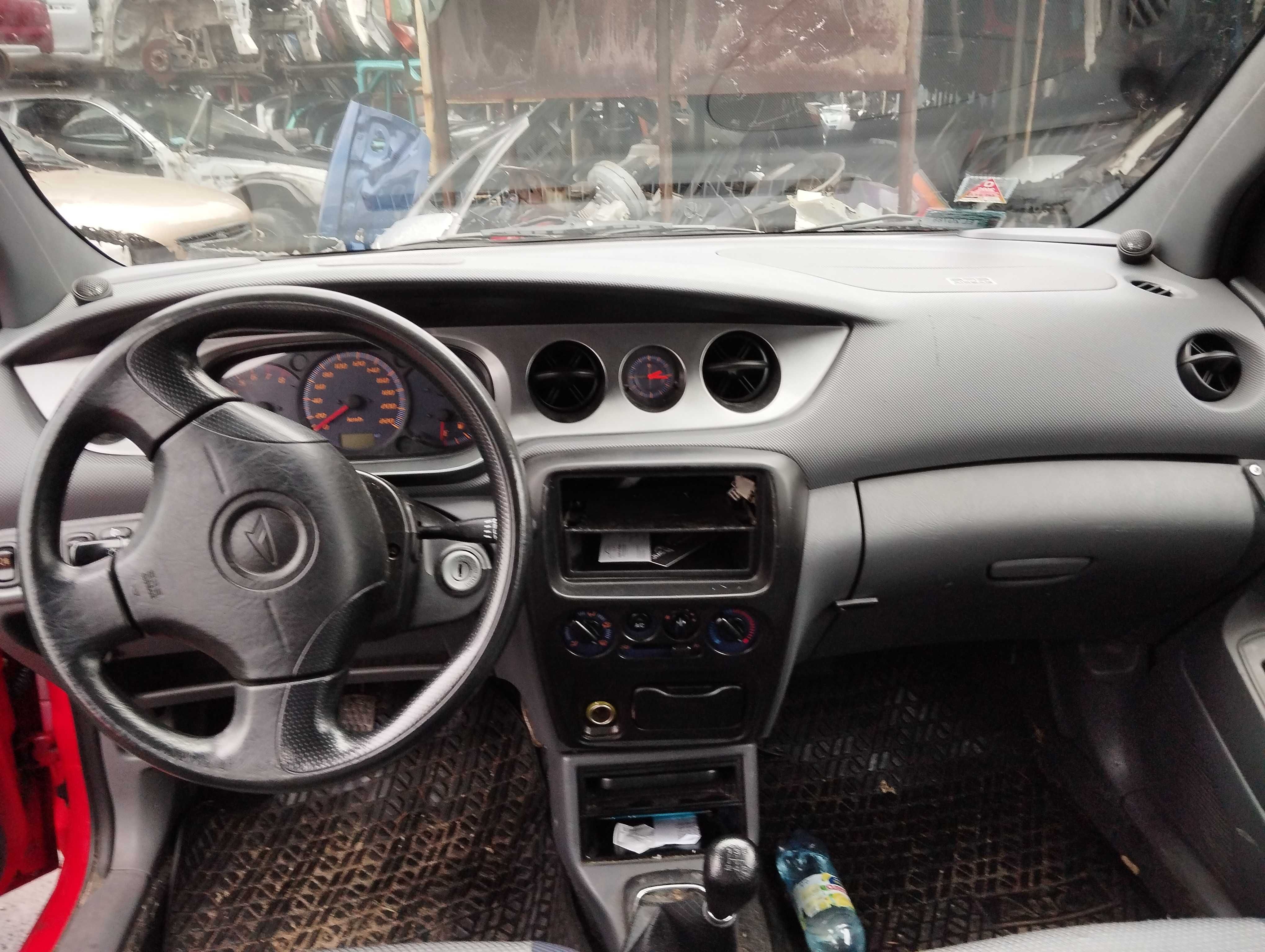 Daihatsu YRV 1.3i 5D 2002 r.Element wnętrza !! Czytaj opis !!
