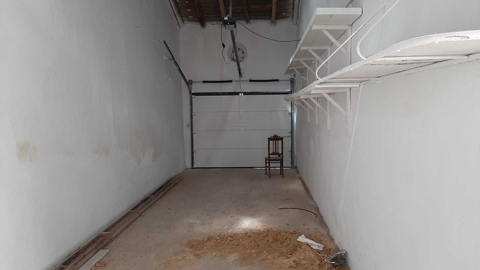 Moradia T7 com jardim e garagem