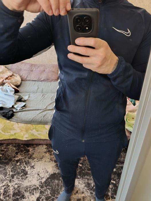 1800гр новий костюм оригіна рост 178 вес 80-85 сидит приталено М разме