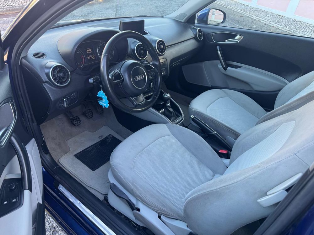 AUDI  A1   1.6 TDi  DIESEL  ANO 2010   AR CONDICIONADO