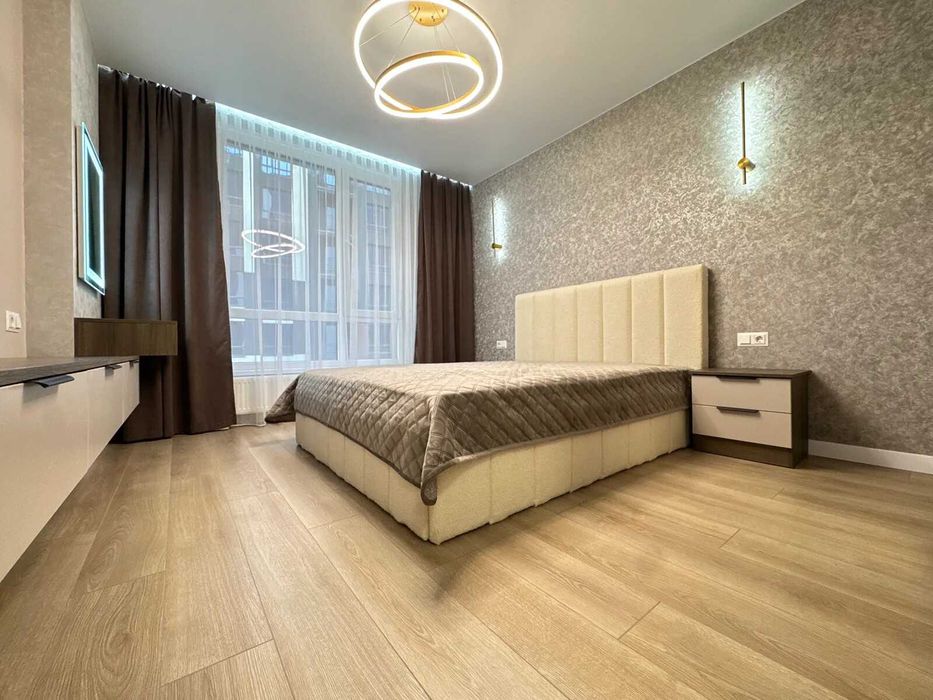 Шикарна двокімнатна квартира з кухнею-студією