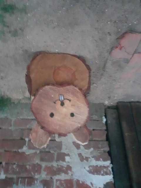 sprzedam samo robione zające z drewana