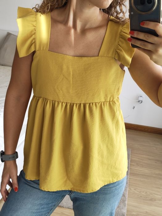 Camisola amarela com folhos