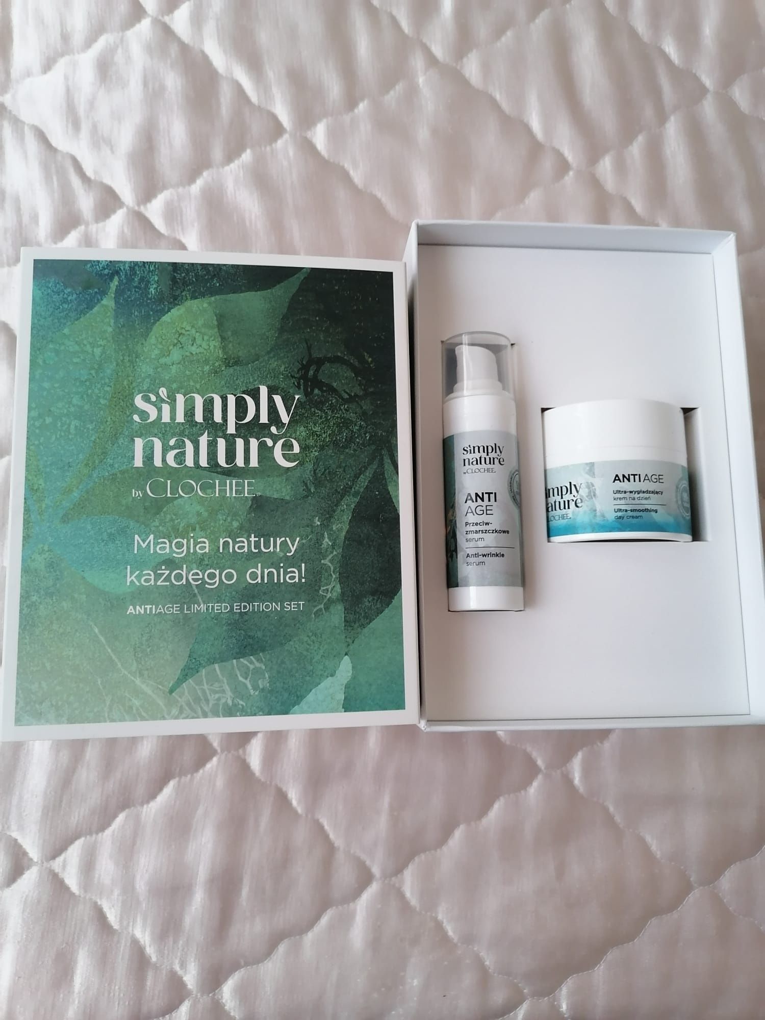 Nowy zestaw prezentowy Clochee krem serum dzień Babci 

SIMPLY NATURE