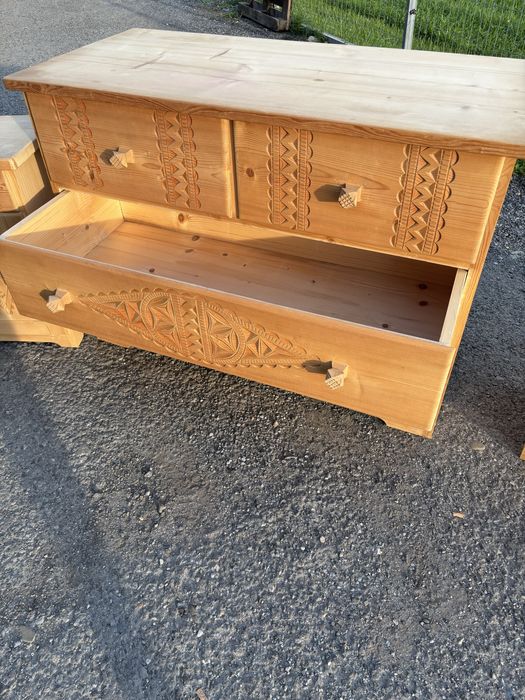 Dwie komody i dwie szafki nocne drewniane góralskie