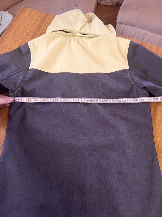 Фірмова куртка ветровка