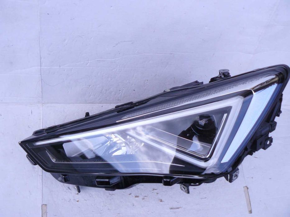 SEAT TARRACO Lampa przednia Lewa Full LED