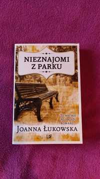 Książka Nieznajomi z parku Joanna Łukowska
