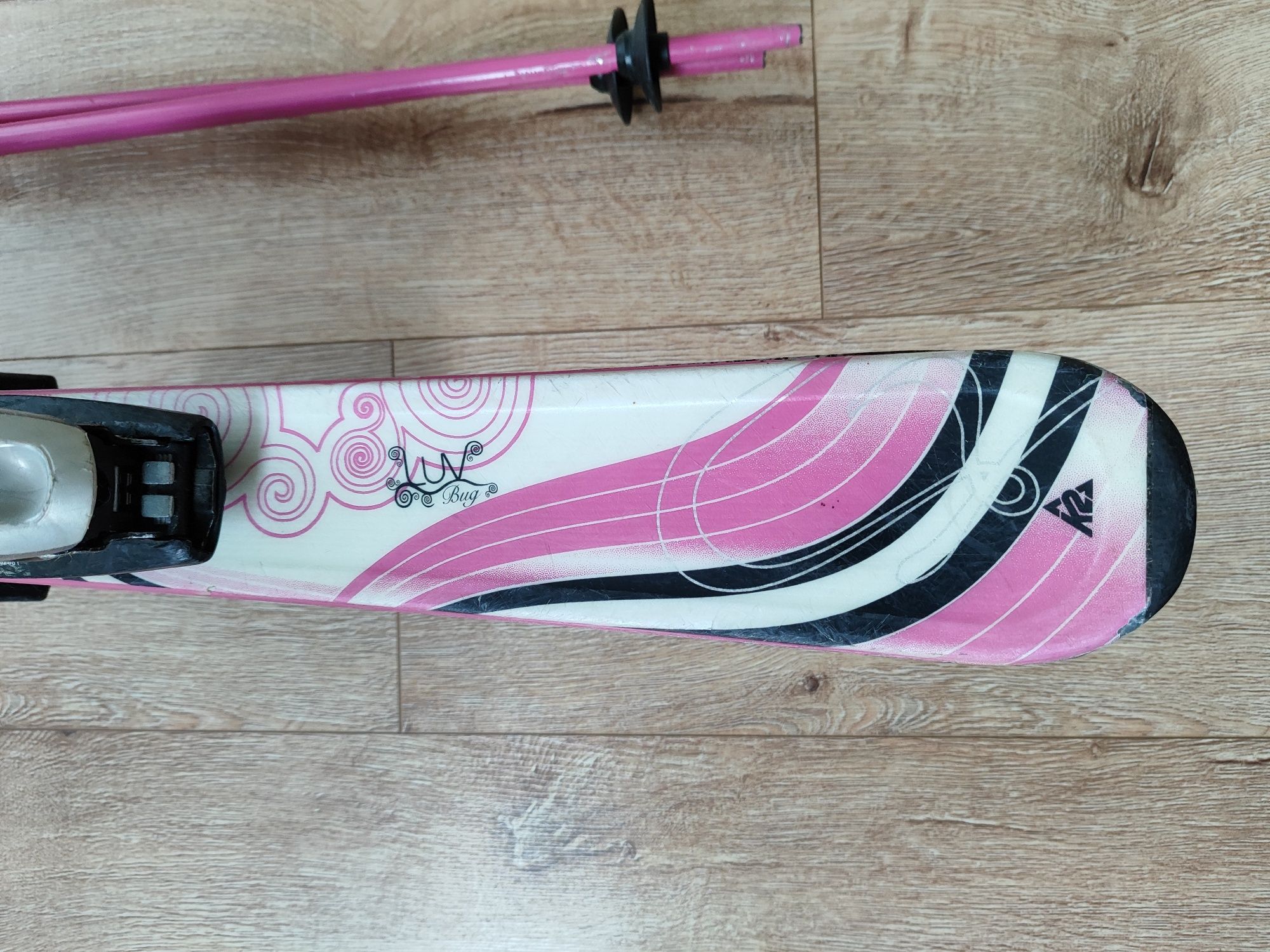 Narty dla dziewczynki K2 Luv Bug 124cm z kijkami
