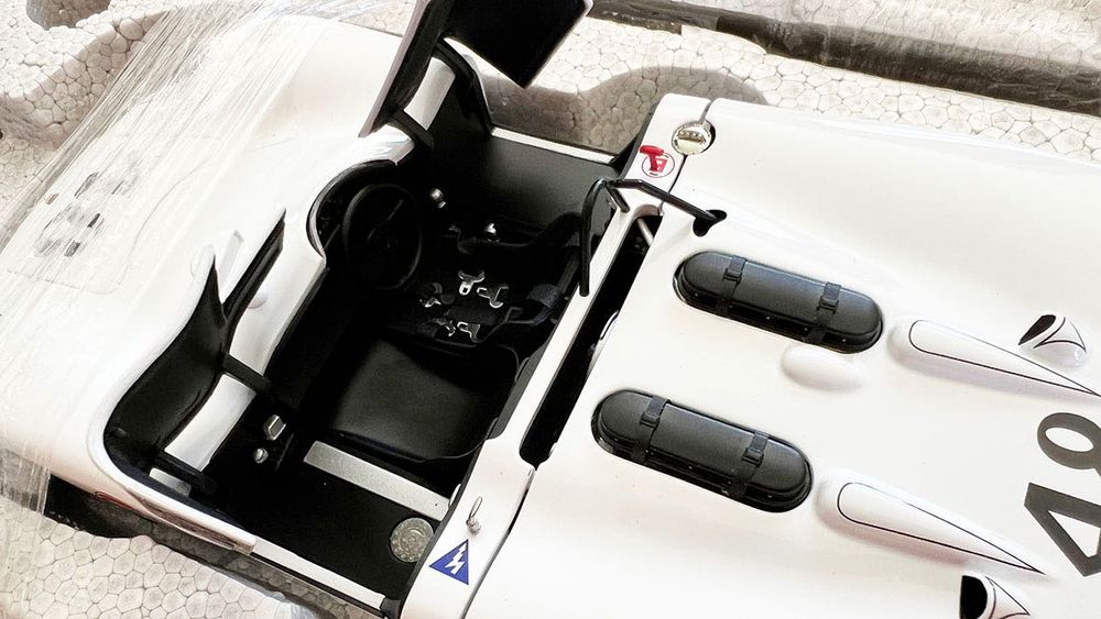AUTOART 1/18 Porsche 908 Steve McQueen (rara)