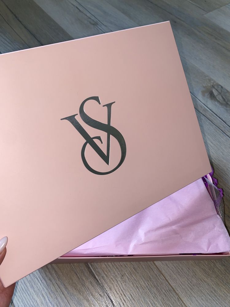 Подарункова коробка Victoria’s Secret рожева з бантиком