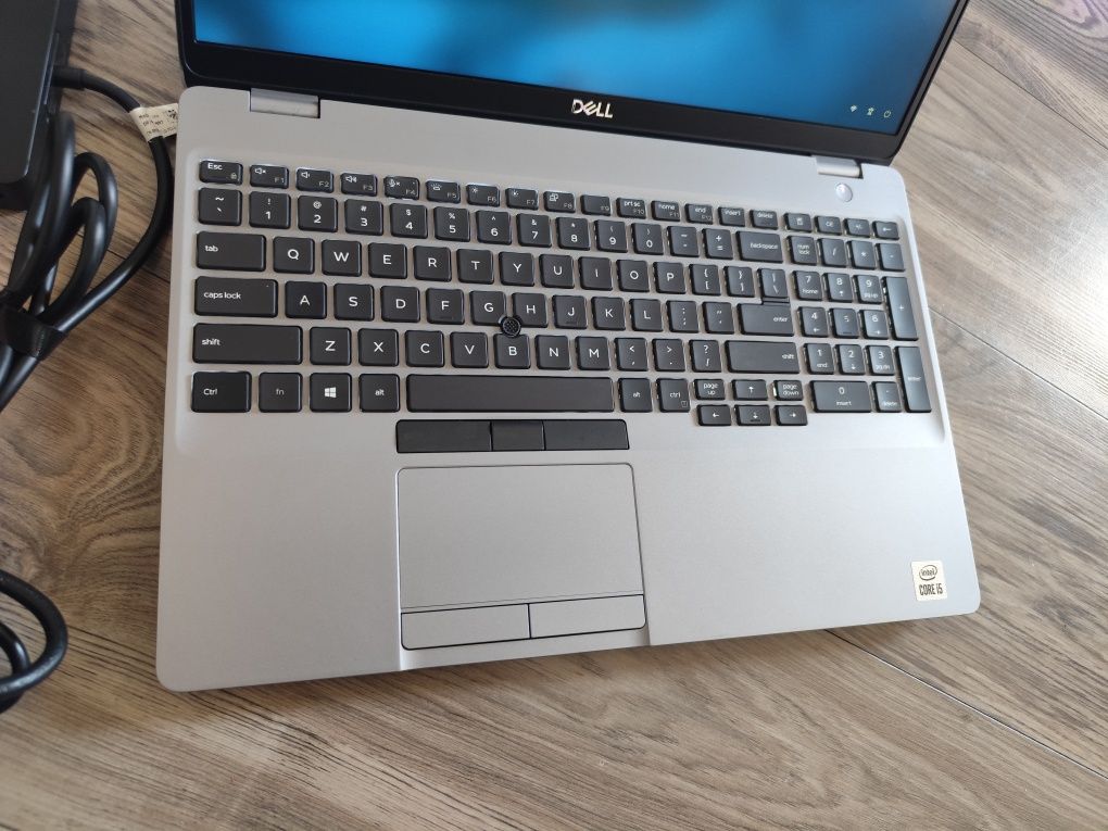 Dell Latitude 5511 | i5-10400H | 16GB RAM | SSD 512GB | FHD | Stacja