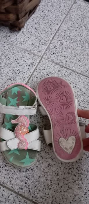 Sandálias de menina 28