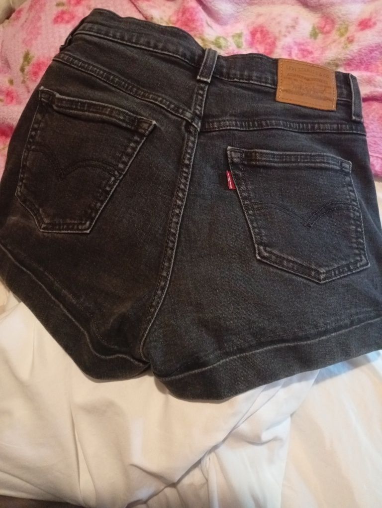 Calções da Levis tamanho 34 10€