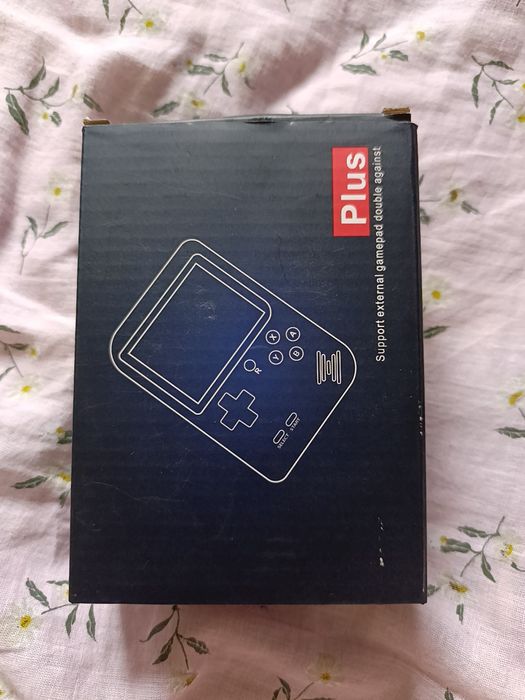 Приставка Plus з піксельними іграми