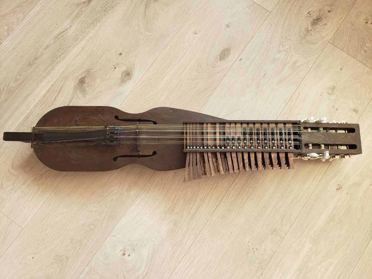 Нікельхарпа/Nyckelharpa/Шведська скрипка/Никельхарпа