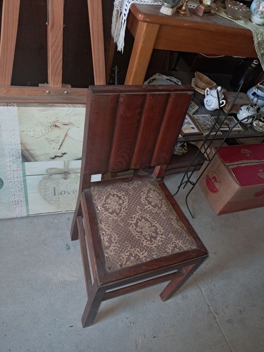 Cadeira em madeira antiga