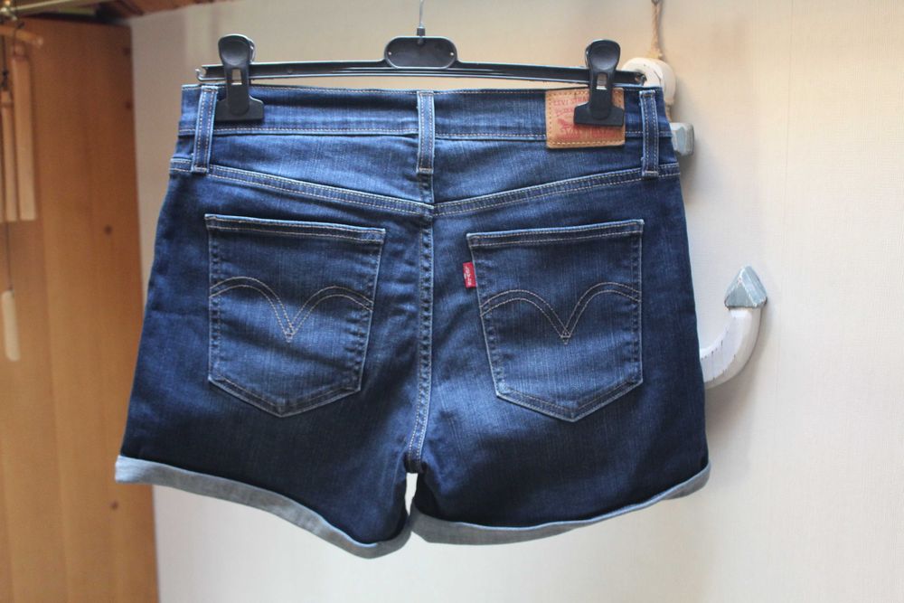 Шорты, джинсовые, Levi's, р 29, состояние новых