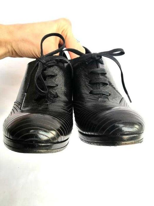 Chie mihara шкіряні ботильйони туфлі черевики чорні полоска на шнурках