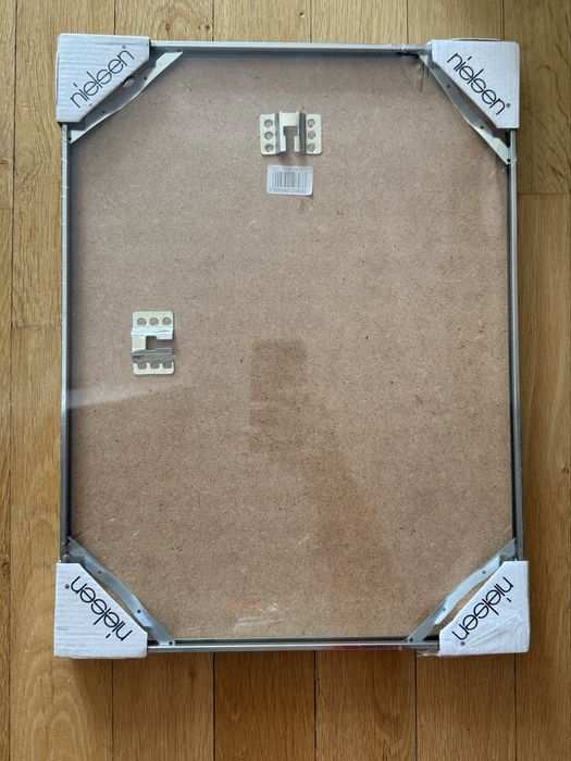 Rama aluminium Nielsen rozmiar 30x40 cm.