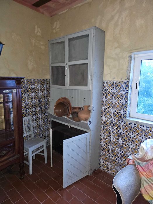 Armário de cozinha rústico antigo em madeira