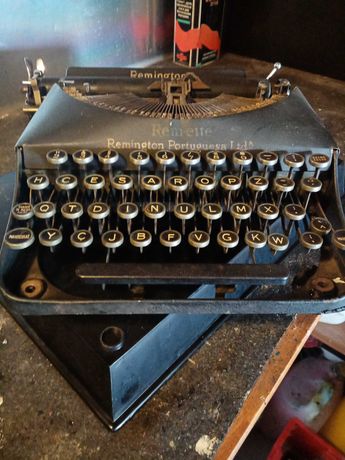 Máquina de escrever Remington antiga