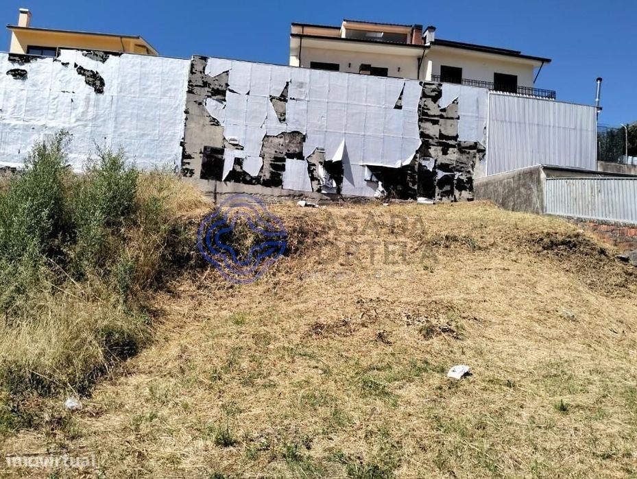 Terreno para Construção de moradia de  3 frentes  com dois pisos em Ri