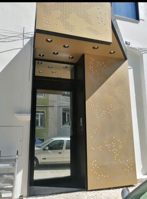 Colocação de película espelhada