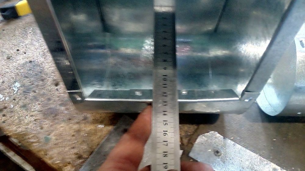 БК-16 "Богатир" Кормушка бункерна для колів ТМ"УніКрол"