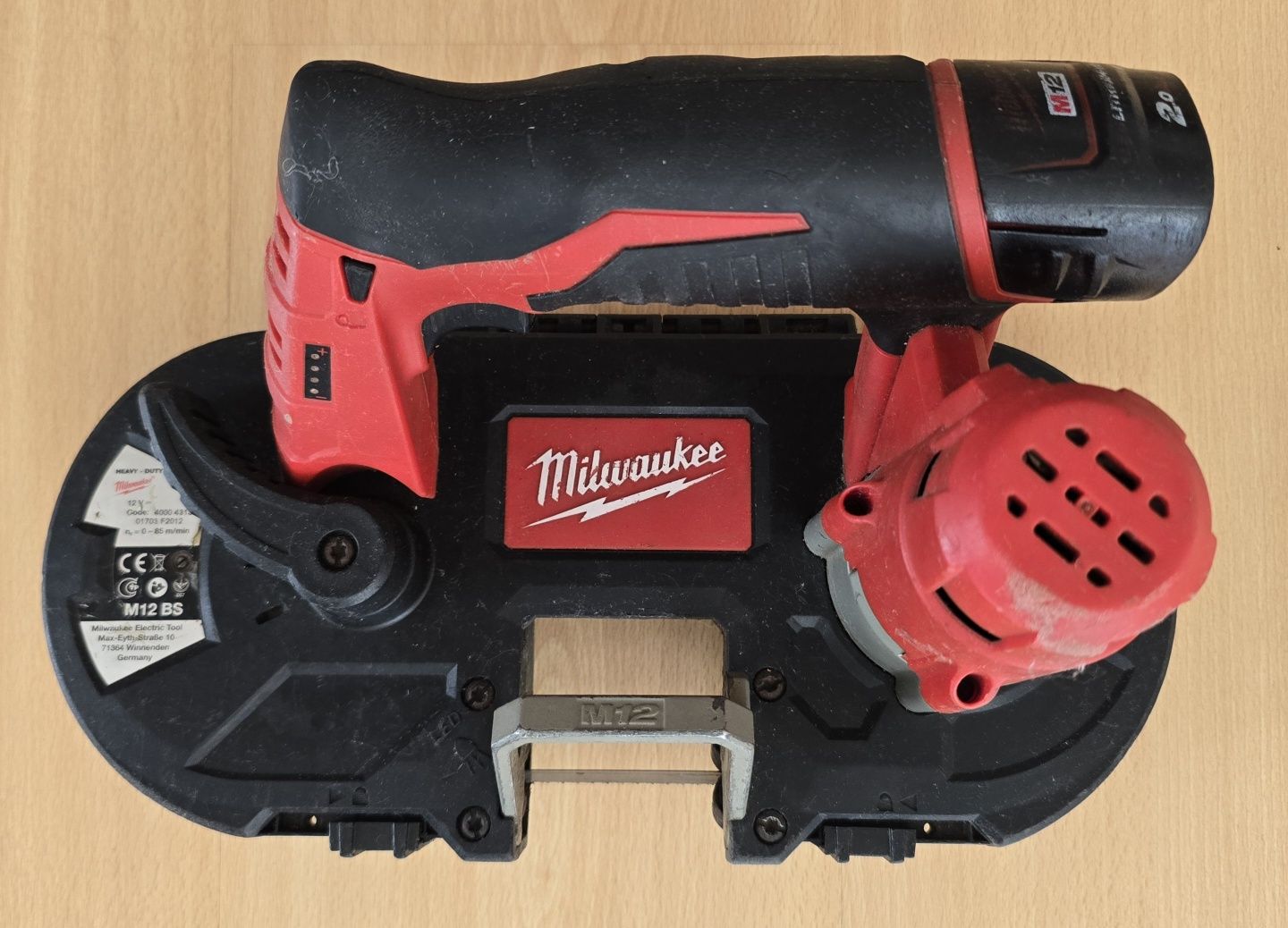 MILWAUKEE M12 BS Piła Taśmowa Akumulatorowa 12V + Akumulator 2.0Ah