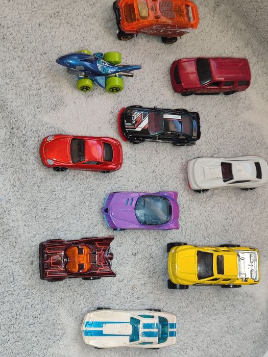 Rysoraki, samochodziki Hotwheels