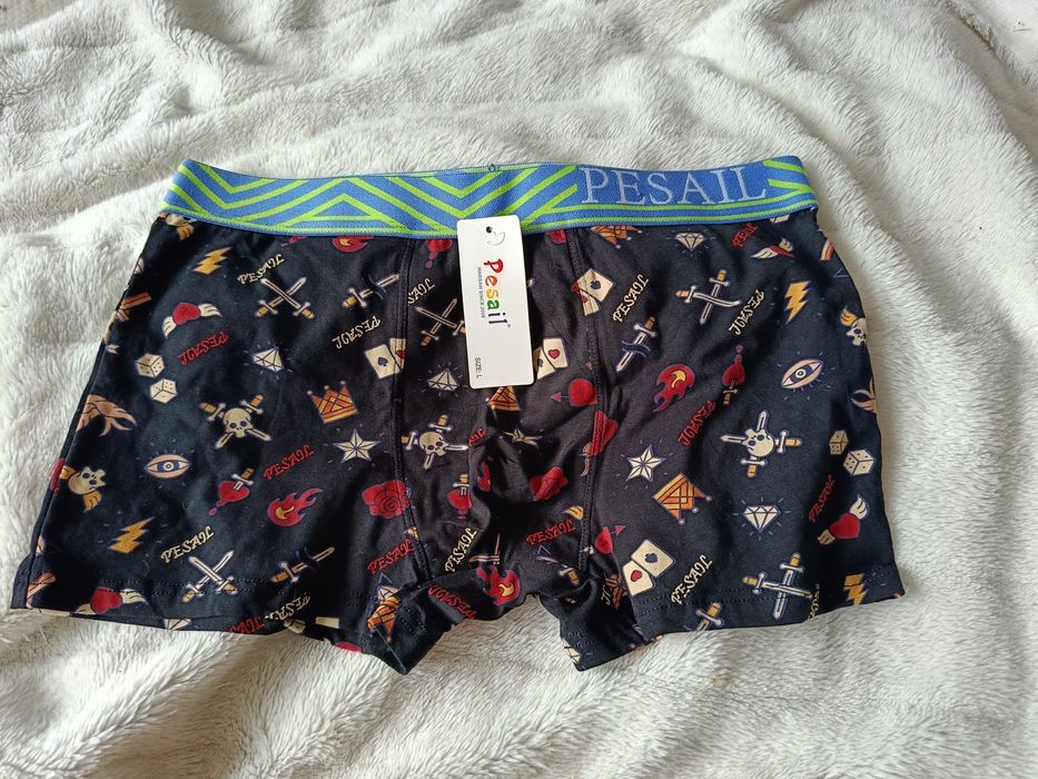 Czarne bawełniane bokserki w czaszki i inną grafiką