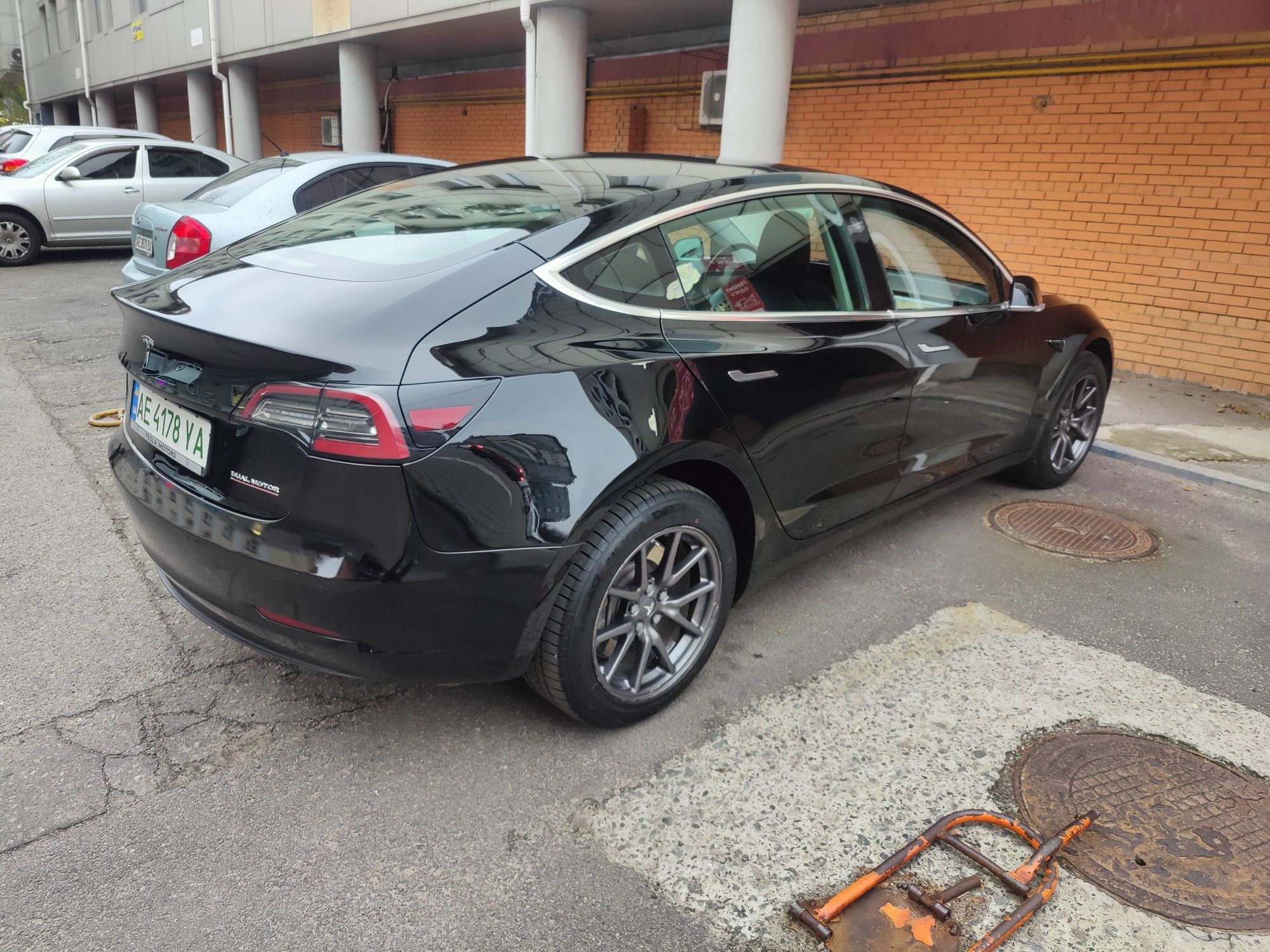 Продам Tesla model 3 long range Dual motor