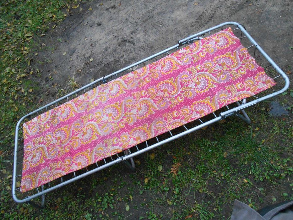 Łóżko turystyczne składane