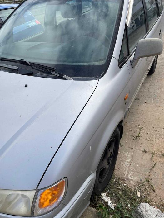 Hyundai Trajet vende-se inteiro, não para peças