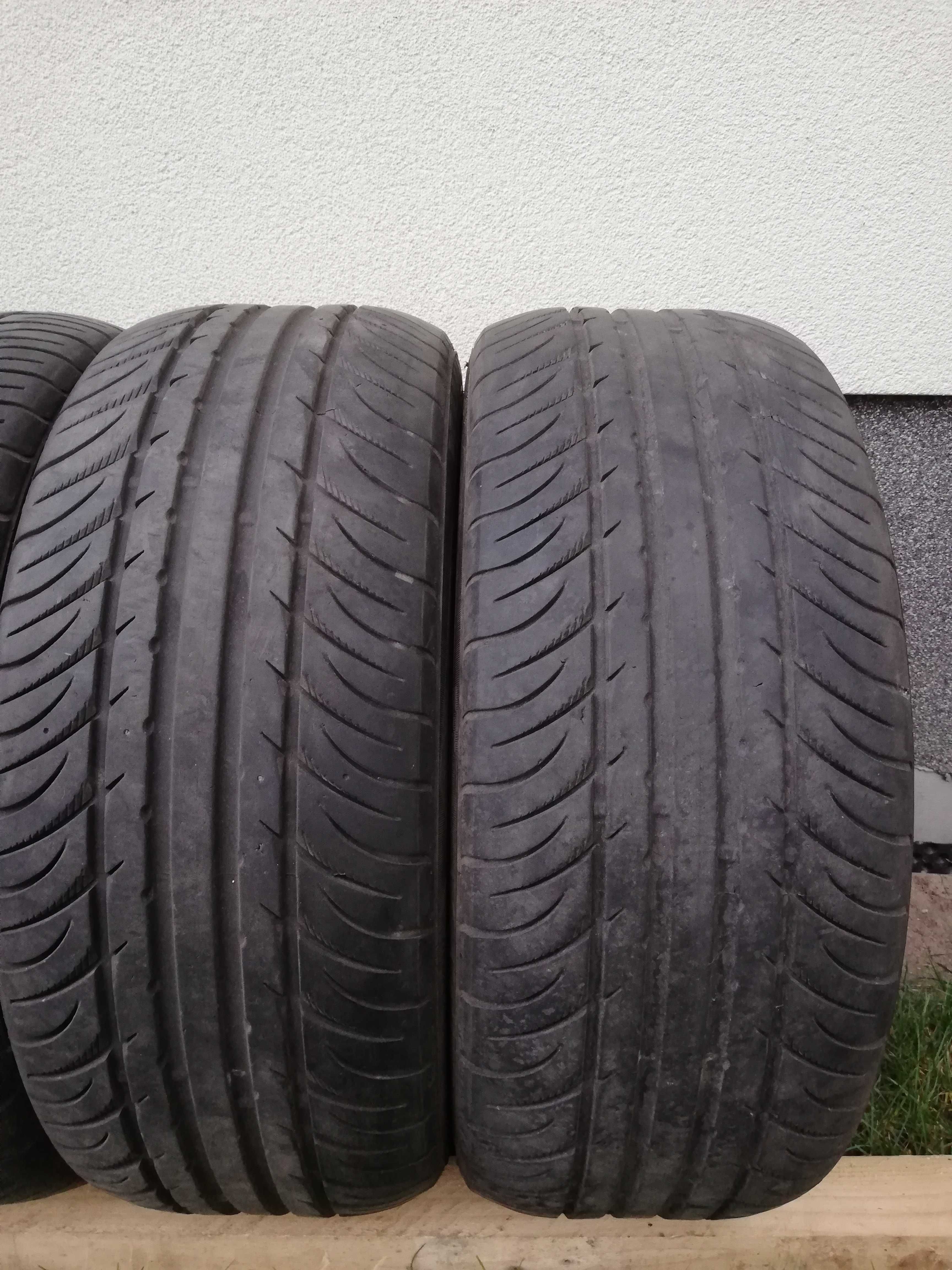 2 opony letnie Kumho 225/45R18 z rantem ochronnym.