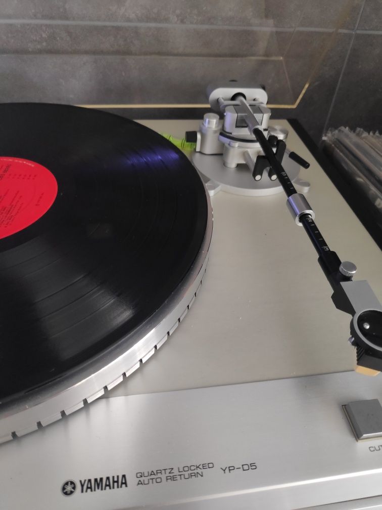 Gramofon Yamaha yp-d5