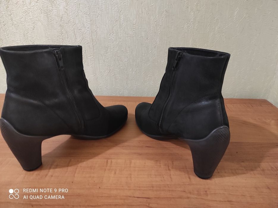 Ботинки жіночі демісезонні Ессо, розмір 39, натуральний нубук