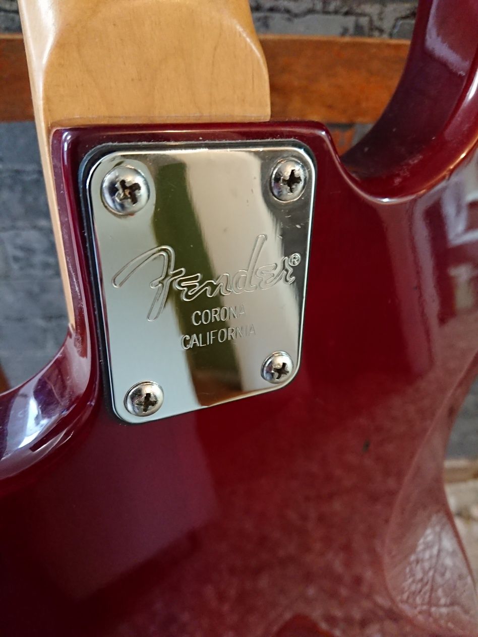 Басгитара Fender Jazz Bass