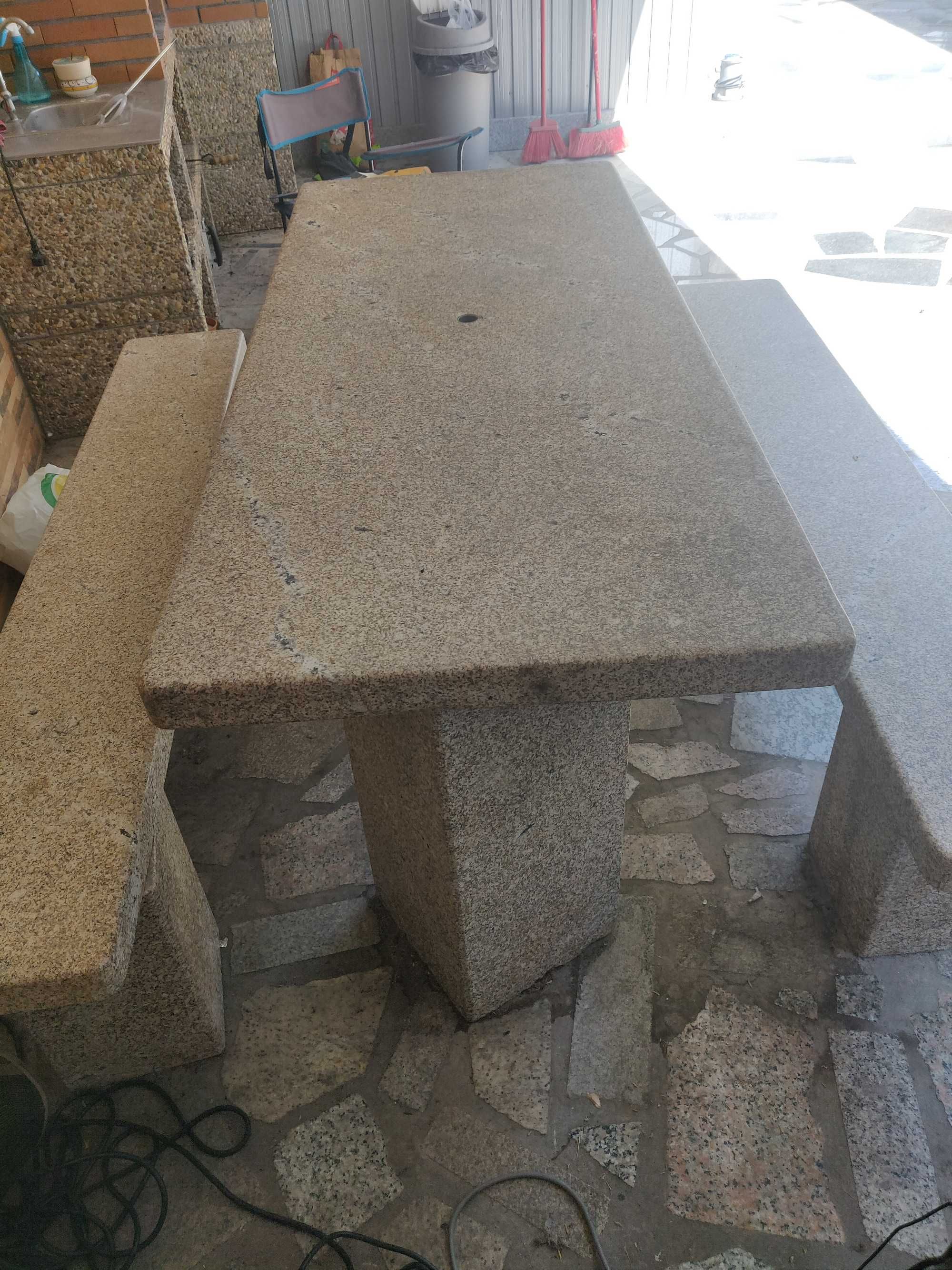 Mesa de granito de exterior