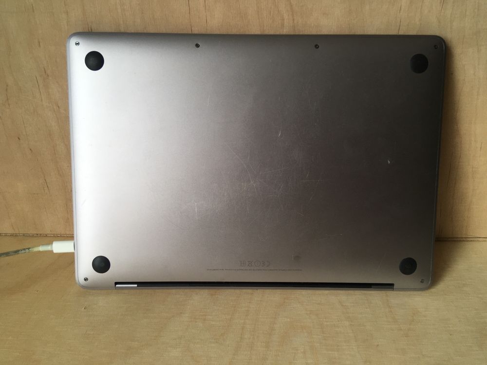 Macbook Pro 13 A1708 uszkodzony port