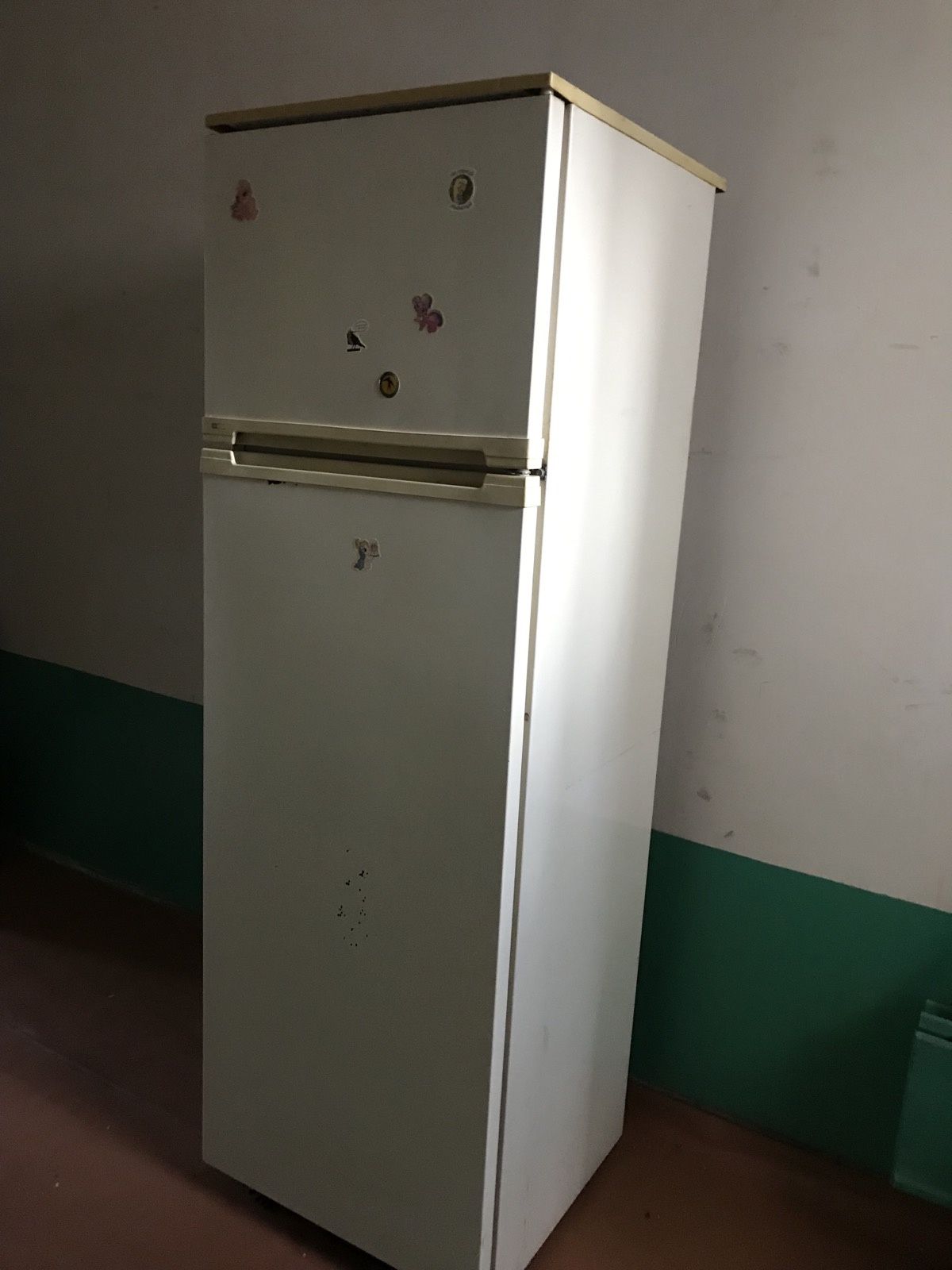 Продам холодильник