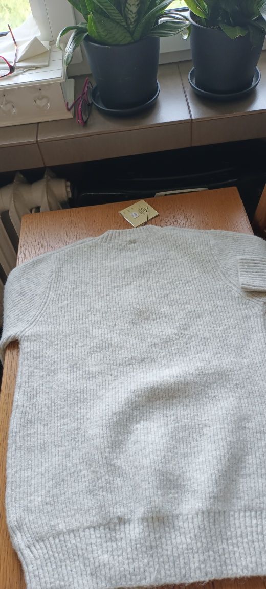Sweter z aplikacją
