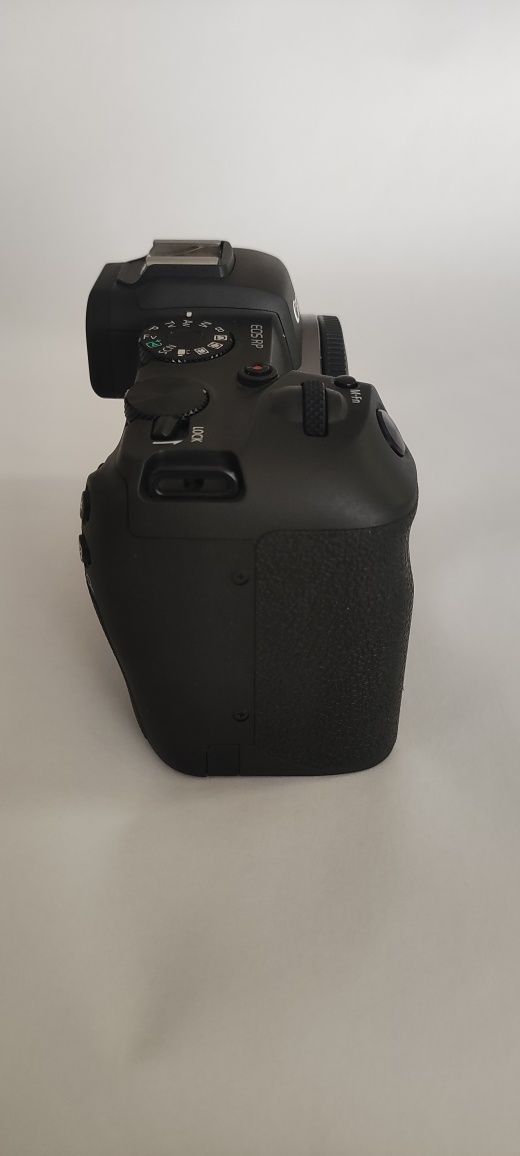 Canon EOS RP Full-Frame, como nova (menos de 400 disparos)