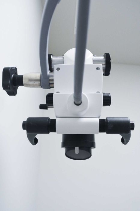 Microscópio para Odontologia