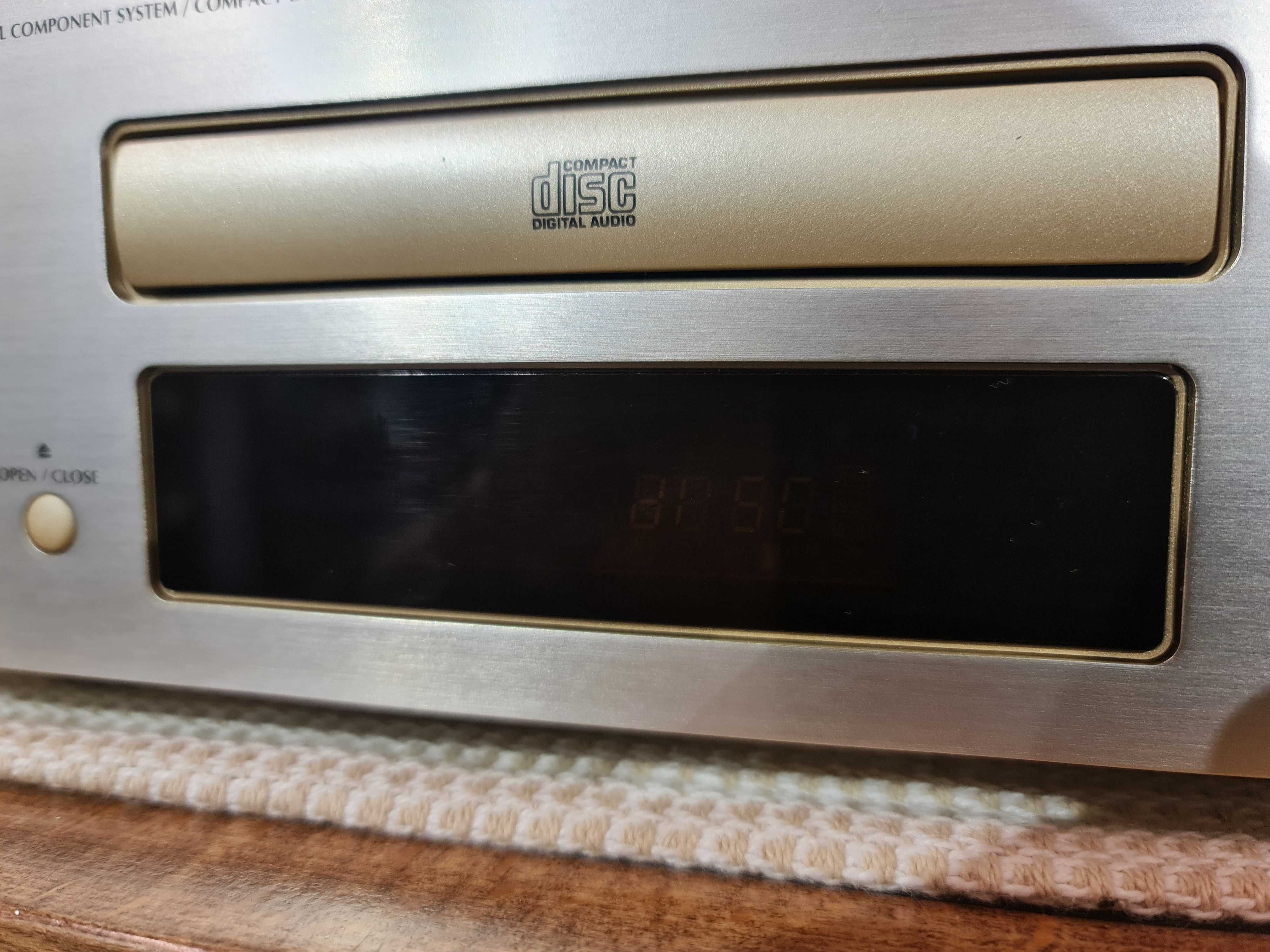 Програвач дисків Denon UCD-F07