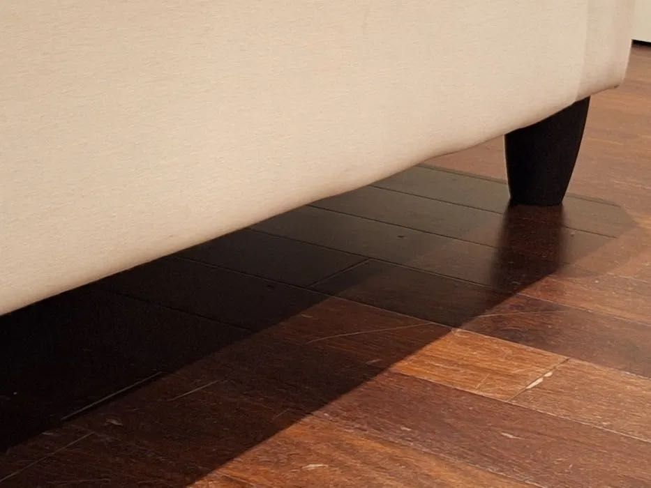 Sofa branco 2 lugares ( 145x70cm)